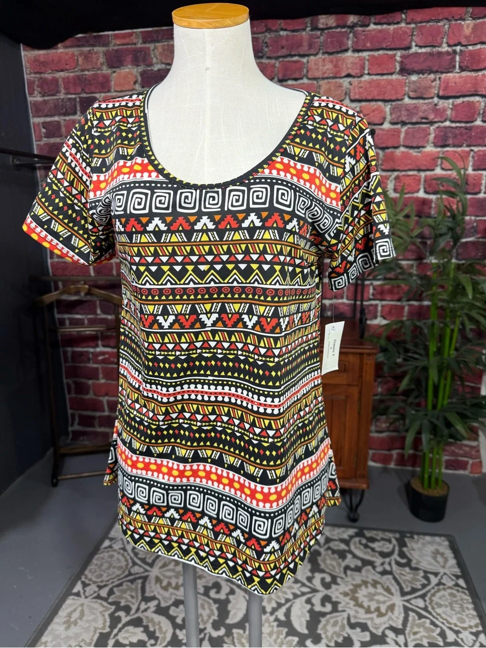 LuLaRoe Classic Tee Size Medium Short Sleeve Top New With Tags